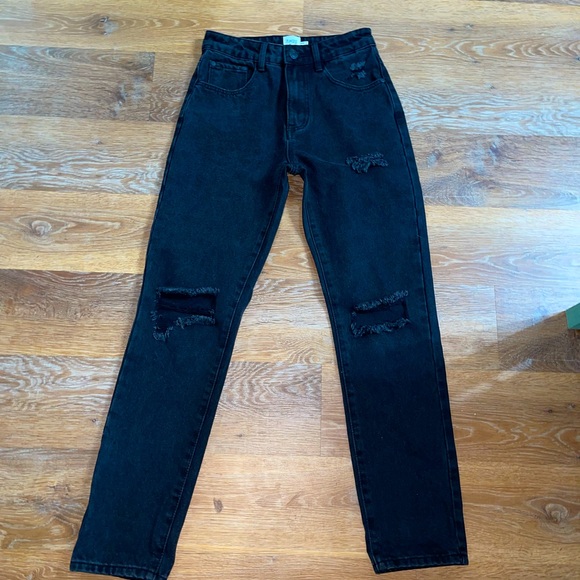 đź‘‘PRINCESS POLLYđź‘‘ Black Distressed Denim Jeans - Picture 1 of 6